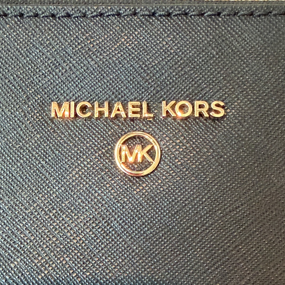 Michael Kors Black and Gold Crossbody Bag- excellent condition! - Picture 4 of 7